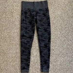 Camp Gym Shark Leggings